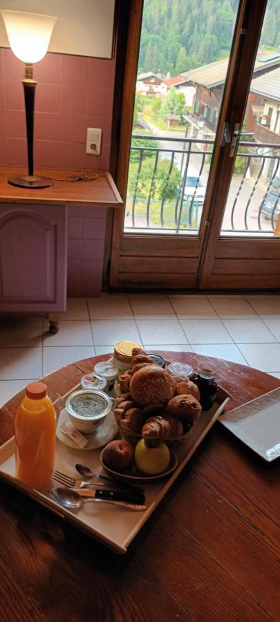 Bed and Breakfast Le Retro Abondance Exterior foto